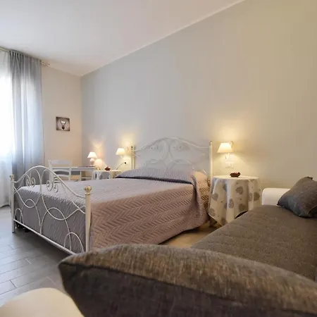 La Petite Maison Bed & Breakfast *